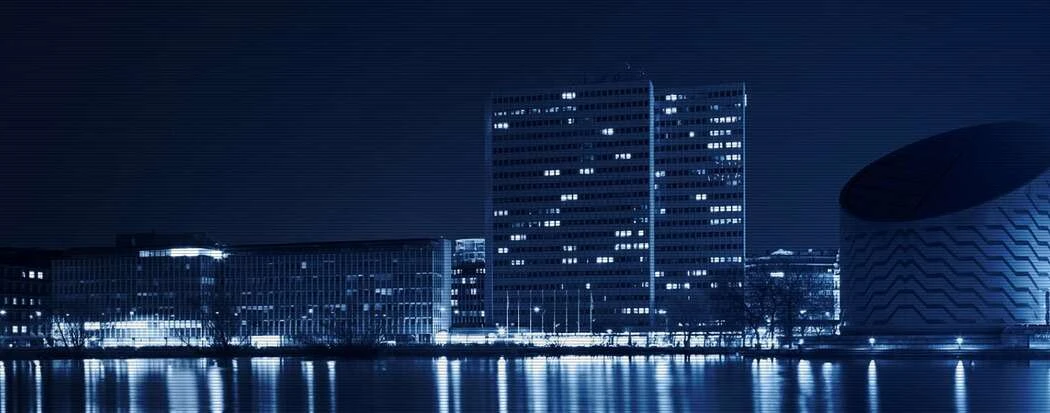 Maria Casino By-Banner med nattehimmel og mørke farver