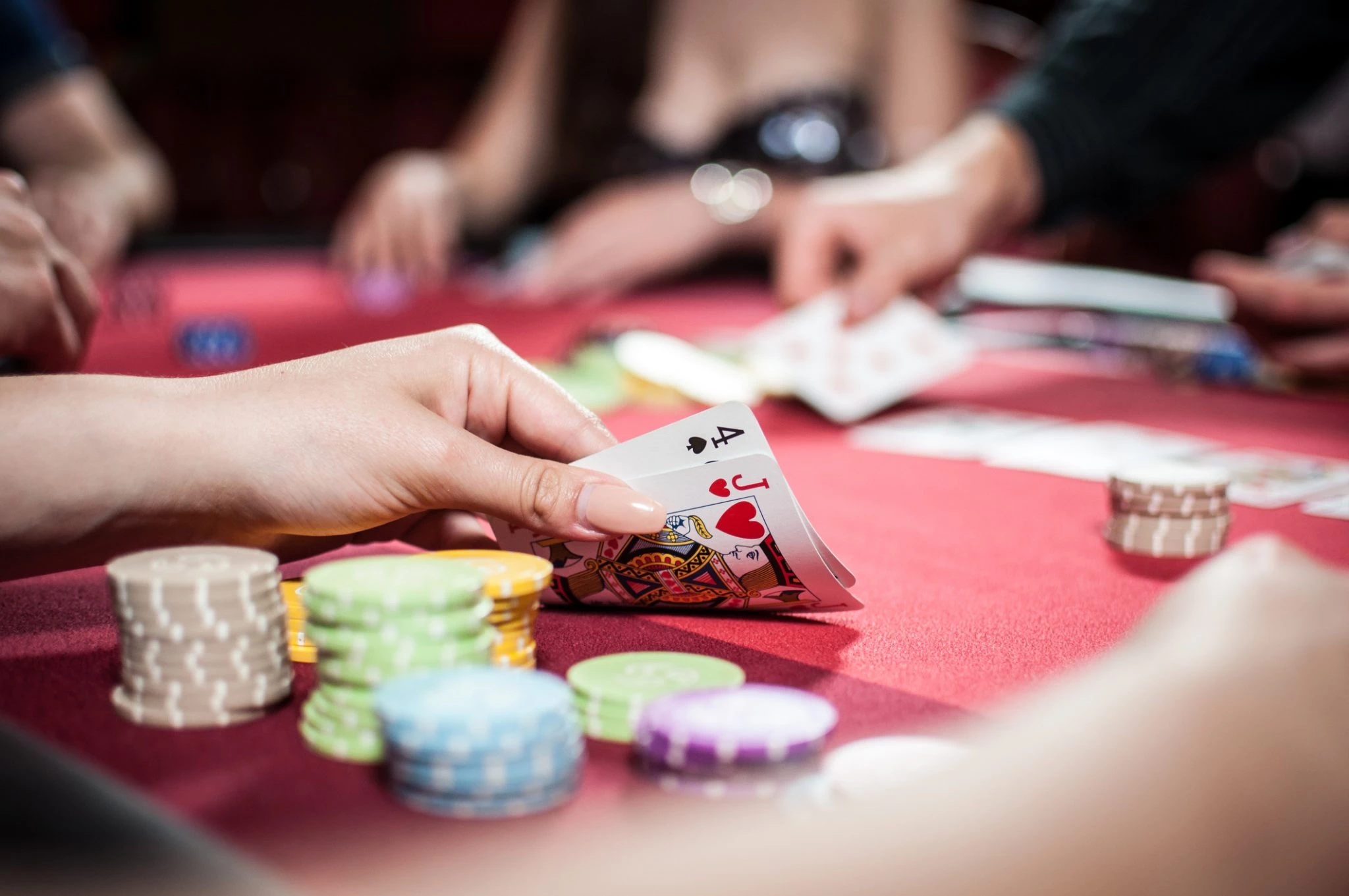 Casino Poker Kvindehånd med Spillekort