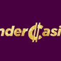 Vinder casino tekst i glimmer guld på lilla baggrund