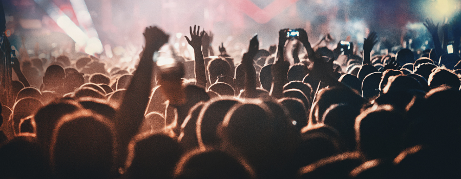 Eurovision Song Contest Banner med folk til en koncert
